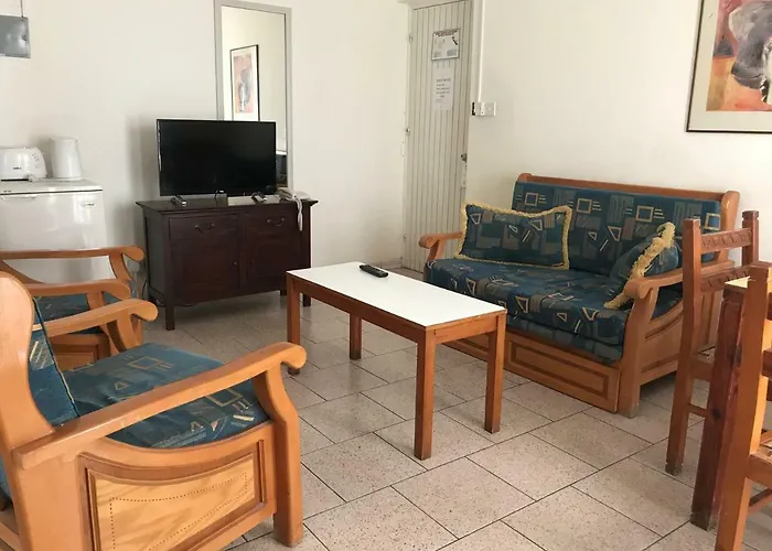 Daphne Hotel Apartments (Adults Only)