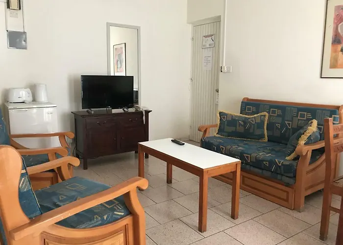 Daphne Hotel Apartments (Adults Only)